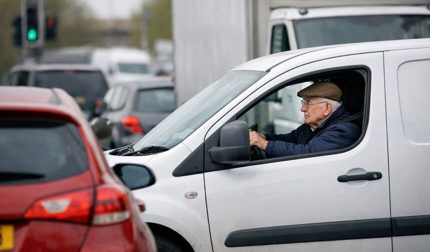 İngiltere'de 70 yaş üstü sürücülere kritik uyarı!