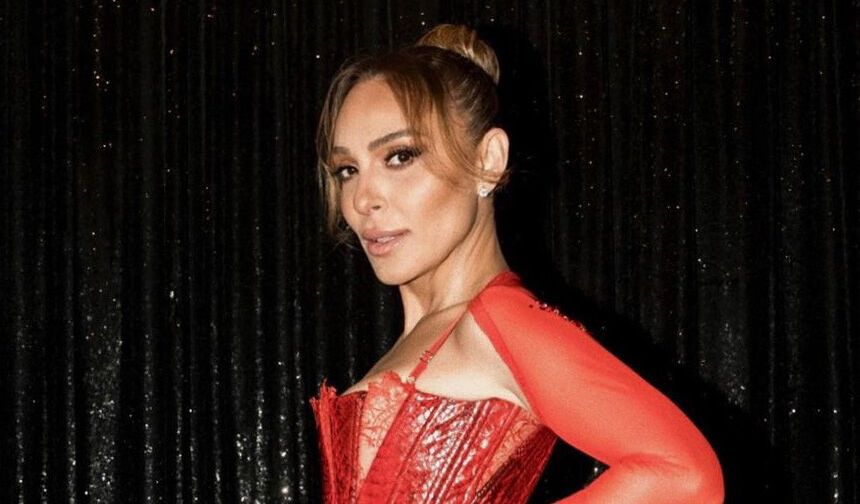 Ziynet Sali’den Sahneden Dünyaya Barış Mesajı