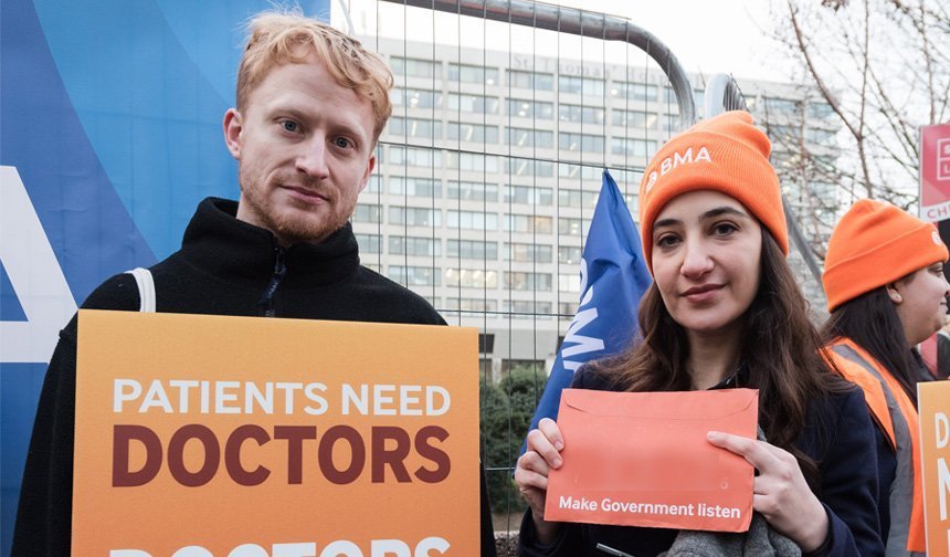 İngiltere’de Asistan Doktor Krizi Derinleşiyor: Grevler Yeniden Tırmanıyor