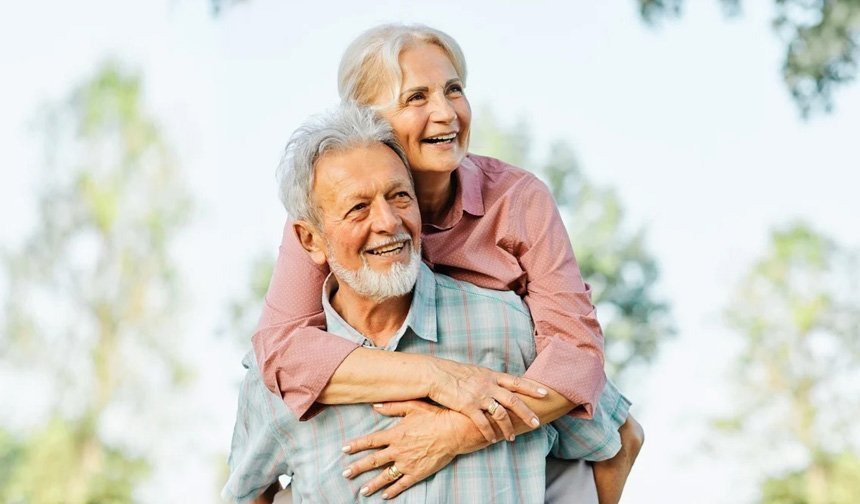 İngiltere’de 12 Milyon Emekliye “Triple Lock” Zammı: Yıllık 575 Sterlin Arttı