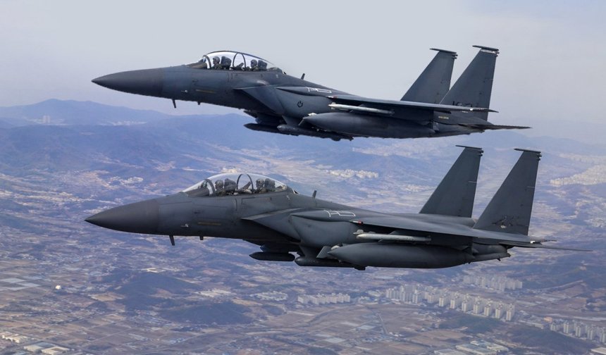 Pilotlar selfie çekerken savaş uçakları çarpıştı