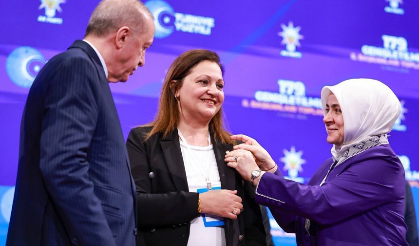 Afyonkarahisar Belediye Başkanı Burcu Köksal AK Parti'ye katıldı