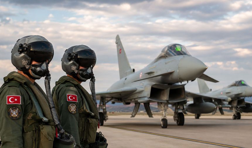 Türk pilotlar ağustosta İngiltere'de Eurofighter eğitimine başlıyor