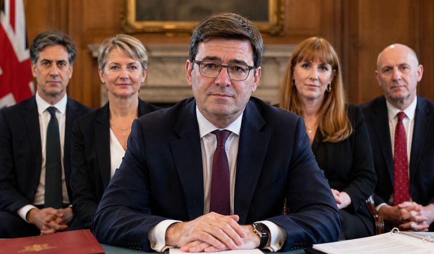 Andy Burnham Kabinesi Son Şeklini Aldı