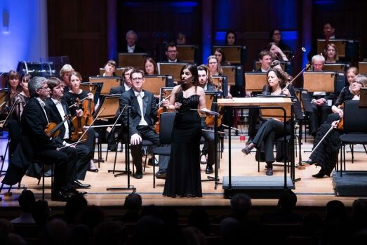 Konserin sunuculuğunu Nalan Burgess gerçekleştirdi