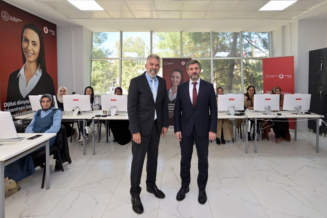 "Dijital Benim İşim" projesi deprem bölgesinde 15 bin kadına ulaşacak