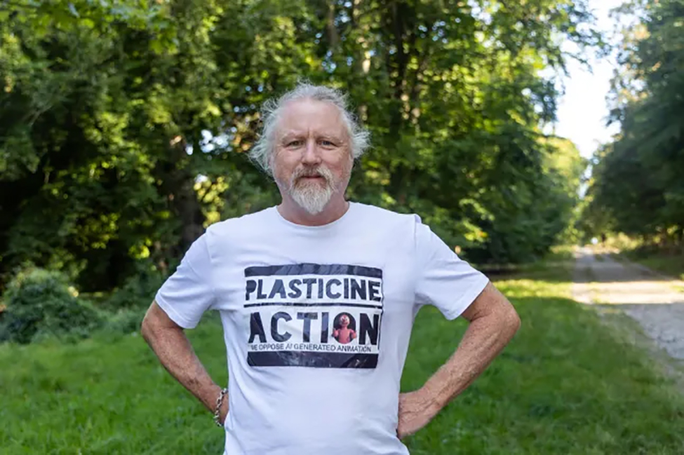 Ingiliz Polisi Slogani Yanlis Okuyup Gozaltina Aldı 2