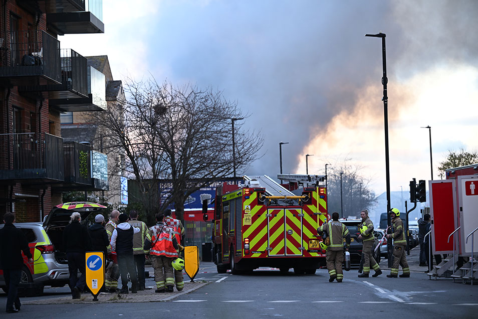 Londra Southall Depo Yangini 4