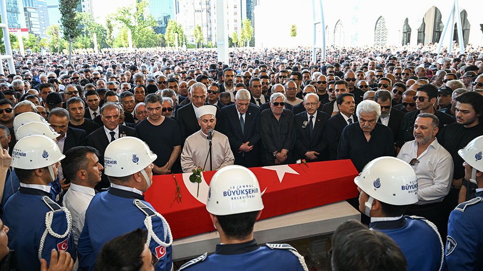 Kadir Inanir Topraga Verildi 2