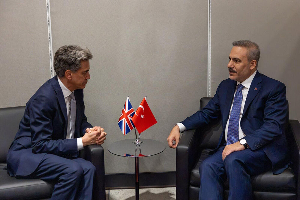 Hakan Fidan Ed Miliband 1
